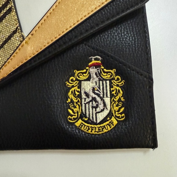 Danielle Nicole Harry Potter Hufflepuff Uniform Clutch Gold - Picture 2 of 8